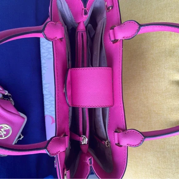 Michael Kors Pink and Cream/White Women's Bag Set - Picture 4 of 10